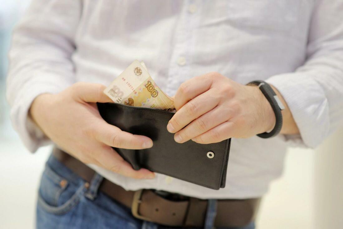 Россияне все чаще сталкиваются с предложением оплатить наличными