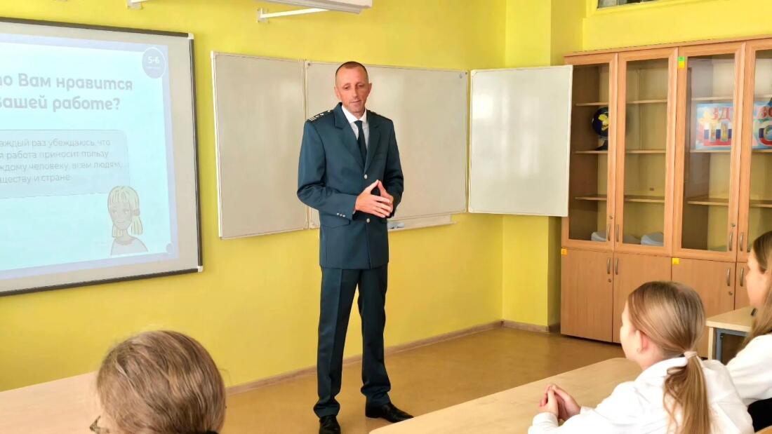 Глава белгородской УФНС провёл урок налоговой грамотности для школьников